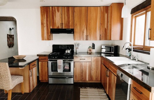 Albuquerque House | Dreamy Adobe Home: A Peaceful Retreat 1-6 Guests