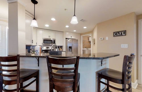 Palmetto Dunes Condo | Dreamy condo on the beach w/balcony view, shared pool, & charming decor