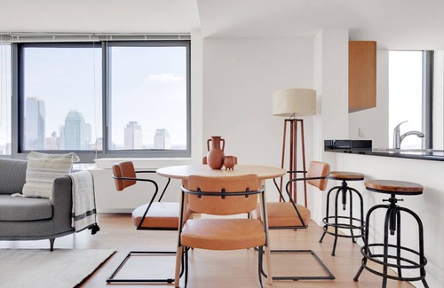 Hunters Point Apartment | Dreamy LIC 2BR w/W/D, Elevator & Doorman, near East River, by Blueground