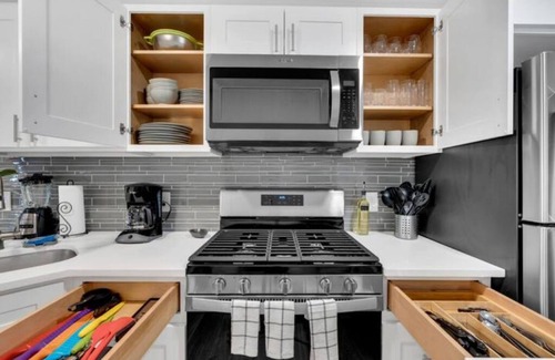 Bradley Beach House | Dreamy Mid-Century 3BR Bungalow