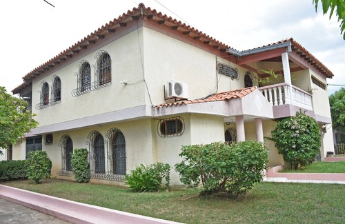 Valledupar House | Dreamy Valledupar! Complete accommodation for large family groups.