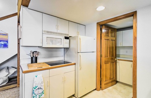 Potlatch Apartment | Dreamy Waterfront Studio w/Hood Canal Views