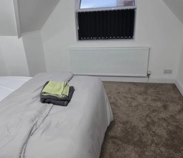 Leeds Apartment | Dress To Impress 3