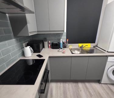 Leeds Apartment | Dress To Impress 3