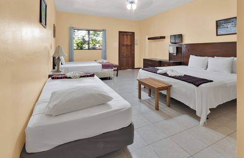 Santa Elena Hotel | Drift Inn Cayo