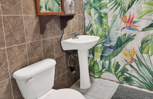 Santa Elena Hotel | Drift Inn Cayo