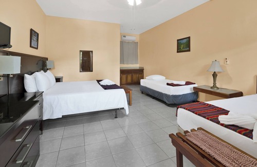Santa Elena Hotel | Drift Inn Cayo