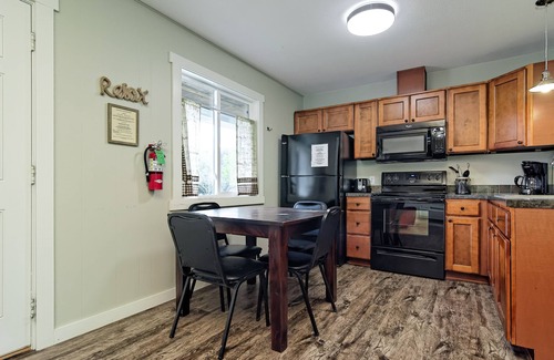 Branson Cabin | Driftwater Resort Cabin #8 with Lake Taneycomo Access & Pool!