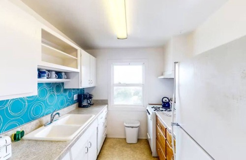 Summerland House | Driftwood Club - Oceanview 2bedroom on Lillie Ave!