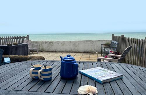 Sandgate House | Driftwood Cottage by Bloom Stays