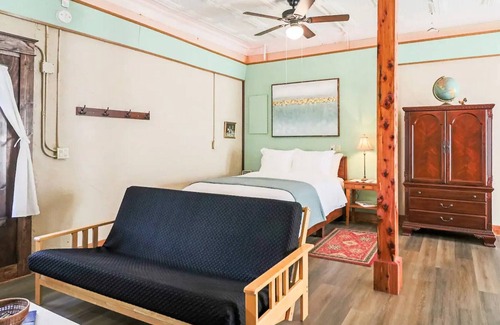 Cotter Apartment | Drifty's Hideaway - quaint apartment in Cotter