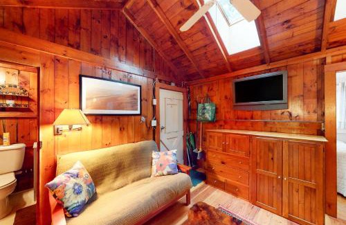 Wellfleet House | Drummers Cove Gem