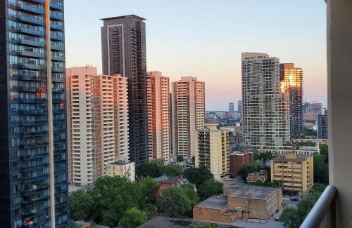 Upper Jarvis Apartment | DT Apt great view whit garden