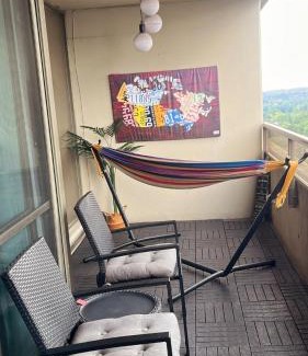 Upper Jarvis Apartment | DT Apt great view whit garden