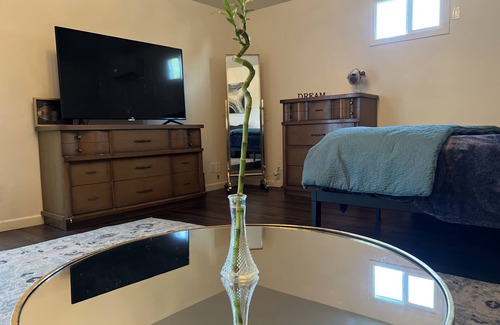 Story House | DT Casita-close to it all without the noise or traffic!