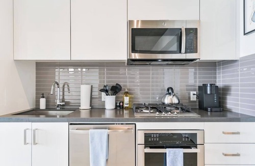 Connaught Condo | DT Views |King Bed |Mins to Saddledome |UG Parking