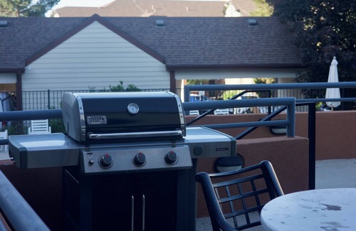 Greenwood Village Condo | DTC 1bed 1bath condo I Free Parking I Pool I Private Patio I No Stairs