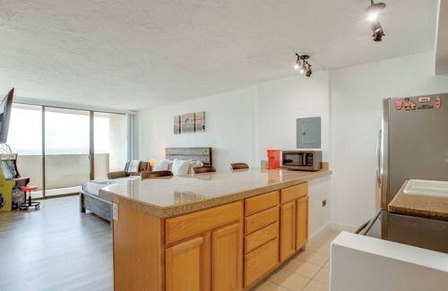 Downtown Denver Apartment | Dtwn Denver Condo w/Mtn-View Balcony!