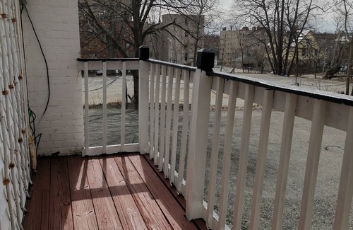 Worcester Apartment | DTWN Studio, separated entrance, walk to WPI, Palladium, DCU, free parking