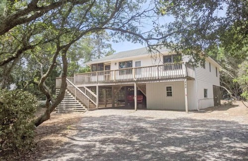 Southern Shores House | Duck Road Central Location🐶Dog Friendly🎾Parking &Tennis Pass⛱Walk to the Beach