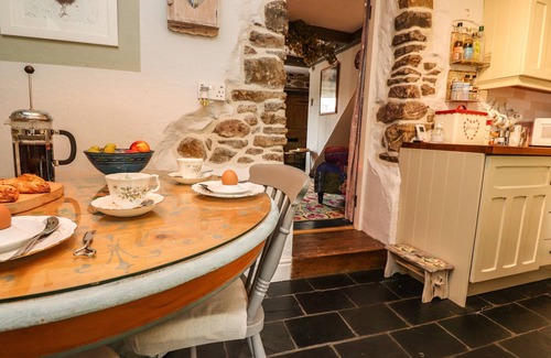 Hurst Green Cottage | DUCKDOWN, pet friendly, character holiday cottage in Hurst Green