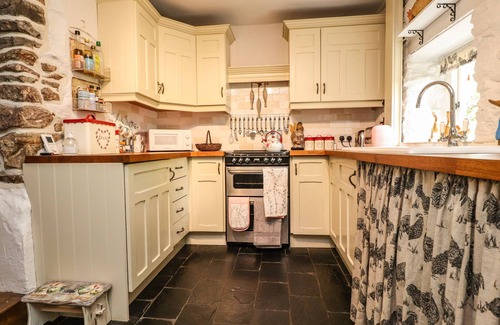 Hurst Green Cottage | DUCKDOWN, pet friendly, character holiday cottage in Hurst Green