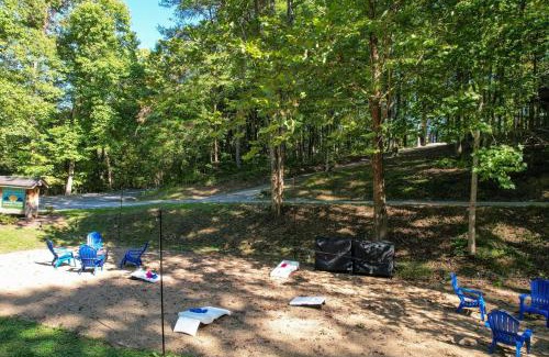 Gatlinburg - Pigeon Forge House | Dudley Buyout by AvantStay 4 Cabins, Sleeps 26 Hot Tubs, Firepit, Game Room, Mtn Views