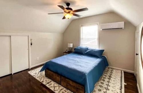 Roanoke House | Dudleys Duplex Near Grandin Village