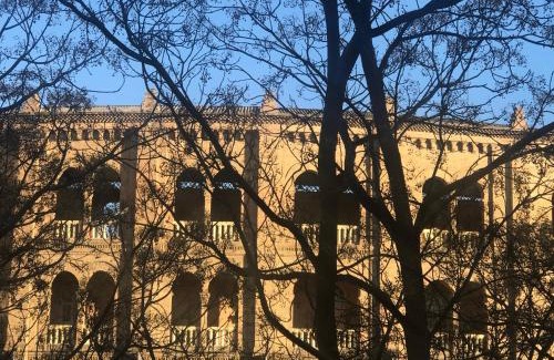 Plaza de Toros-Doctores-San Lazaro Apartment | Duerme junto a la Plaza de Toros de Granada.