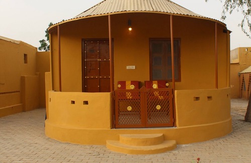 Kanoi Cottage | Dune safari camp & resort