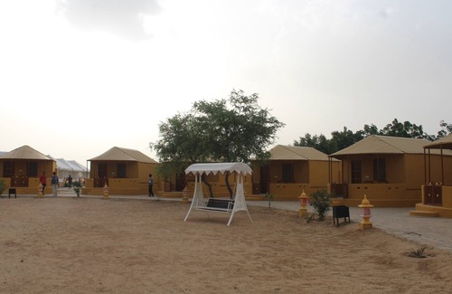 Kanoi Cottage | Dune safari camp & resort