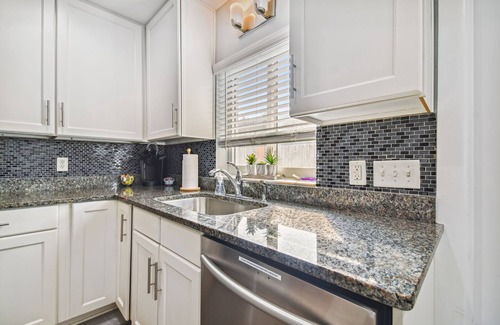 Dunedin House | Dunedin Bungalow on Pinellas Trail w/Heated Pool