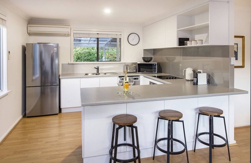 Dunsborough House | Dunsborough Cottage in Peron Ave