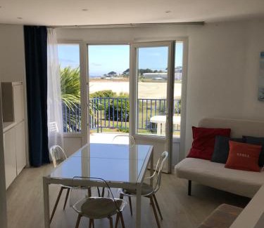 Trevou-Treguignec Apartment | Duplex 6 pers piscine et vue mer