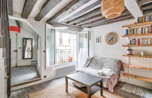 Saint-Merri Apartment | Duplex au Coeur de Paris