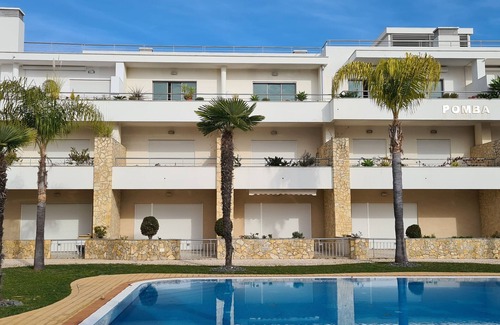 Vale de Carro Condo | Duplex com Vista Piscina Barbeque Garagem 5 Minutos da Praia