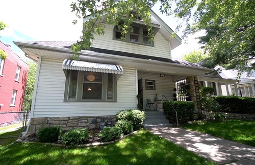Kansas City Apartment | Duplex First Floor - Southmoreland, KCMO - Easy access to all KC has to offer