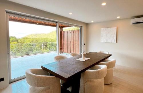 Anse Marcel Apartment | Duplex luxueux avec jacuzzi privé et piscine à débordements - FR-1-734-65