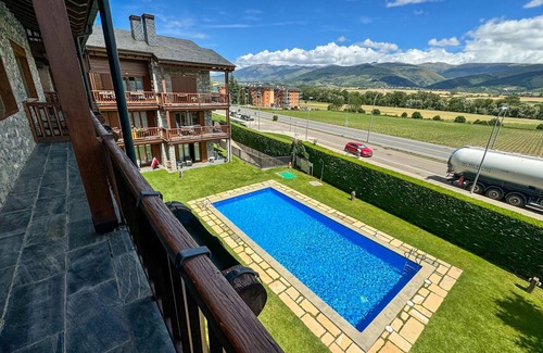 Puigcerda Apartment | Duplex Moixeró: Mountain Escape