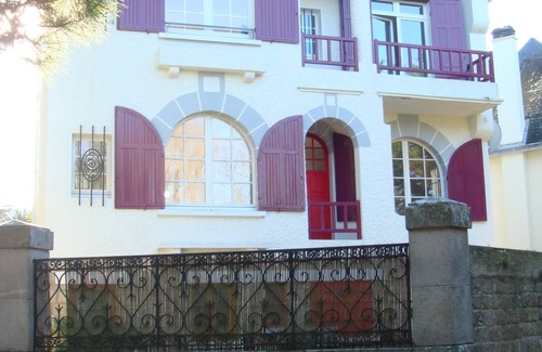 Le Pouliguen Apartment | DUPLEX sleeps 5 - ALL WITH FEET beach works port