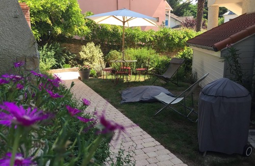 Le Pouliguen Apartment | DUPLEX sleeps 5 - ALL WITH FEET beach works port