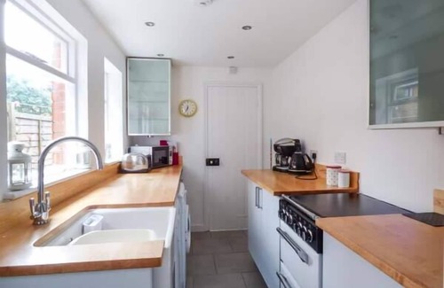 Colchester Cottage | DUTCH COTTAGE, pet friendly, with a garden in Colchester