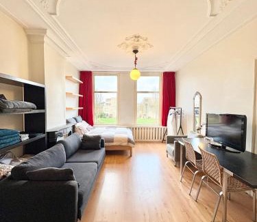 Zuidwest Apartment | Dutch style canal house