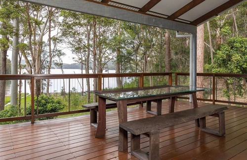 Smiths Lake House | Dux Nutz - Pacific Palms Holidays