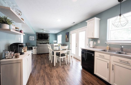 Westfield House | Dwntwn Westfield! Sleeps 11, family friendly, walk dwntwn, close to Grand Park!