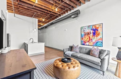 Downtown St. Louis Apartment | DWTN Riverfront Loft Gated Parking W/D