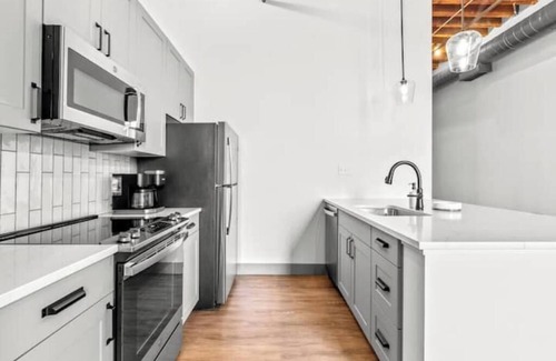 Downtown St. Louis Apartment | DWTN Riverfront Loft Gated Parking W/D