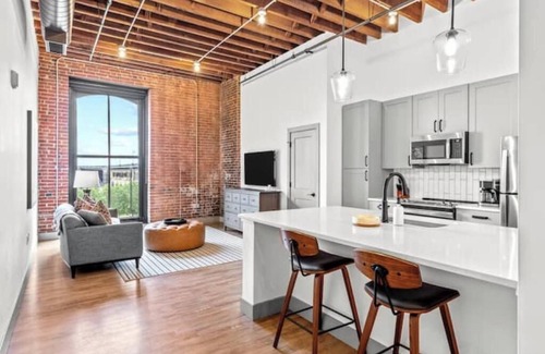 Downtown St. Louis Apartment | DWTN Riverfront Loft Gated Parking W/D