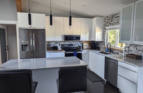 Comox House | Dyke Rd House - Home away from home