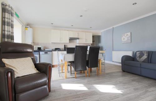 Llanybri House | Dylan's Court